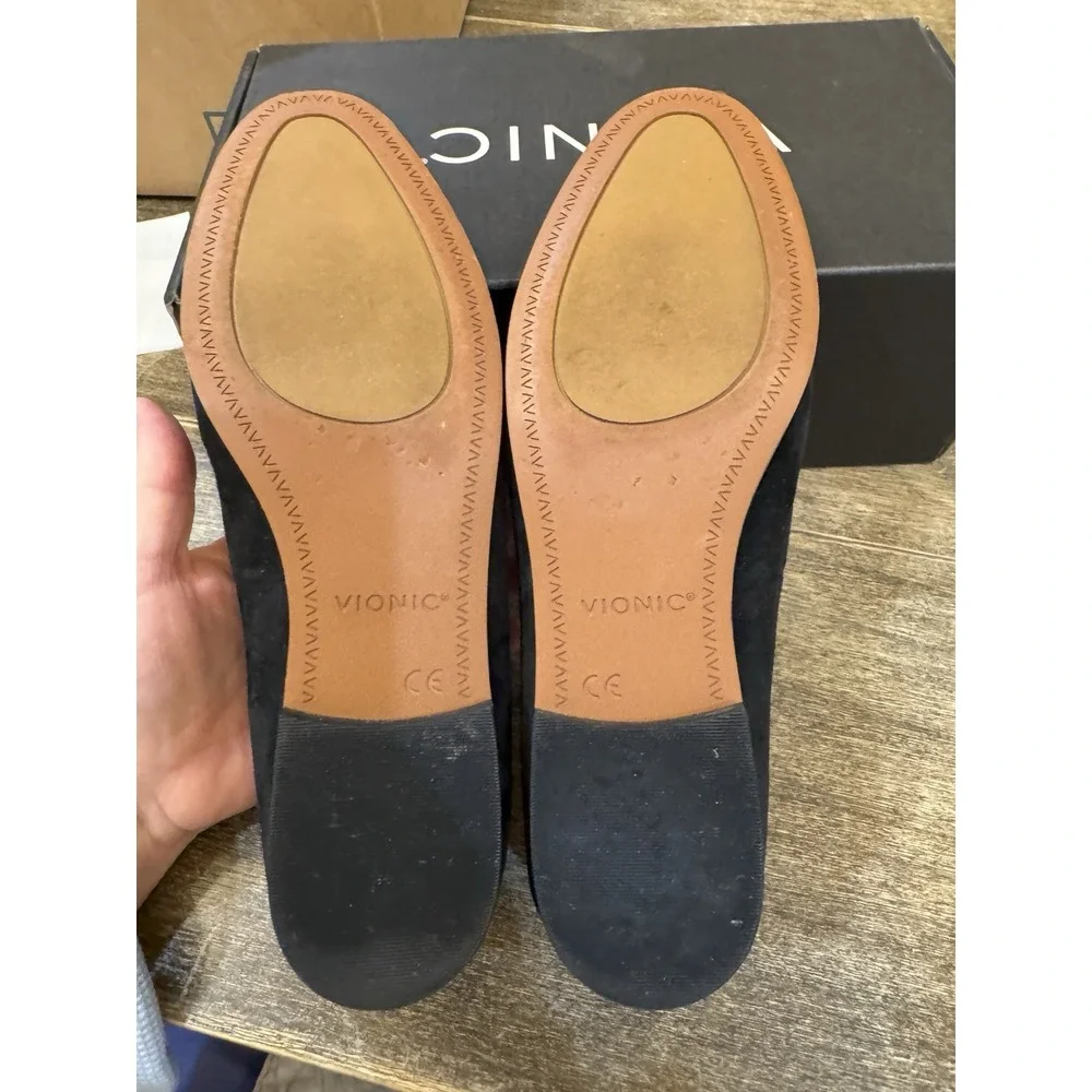 Vionic Willa‎ Women Slip-on Flat Black Velvet Suede Shoes Size 6 Ballet Loafer